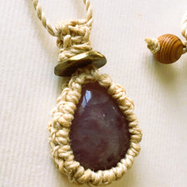 精麻とラズベリークオーツの神聖マクラメペンダント  -Sacred Seima & Raspberry Quartz Macram? Pendant-