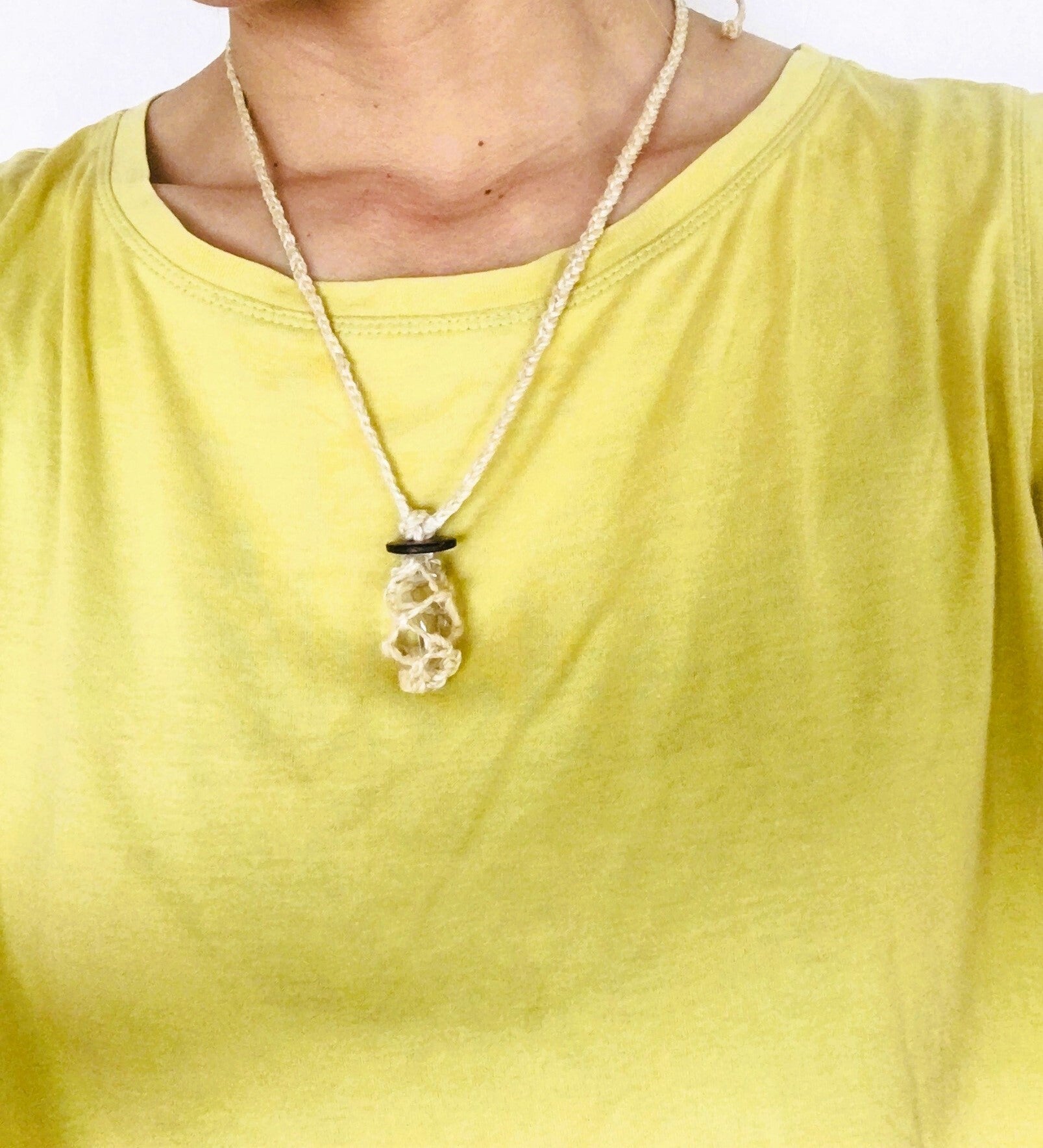グレードAAAAAランクのヒマラヤ水晶と国産１００％精麻を使用したペンダント　-Pendant Crafted with AAAAA?Grade Himalayan Quartz & 100% Japanese Seima-