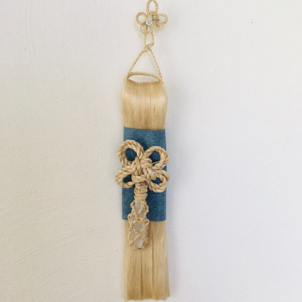 神聖精麻の藍染め飾り ～幸運のクローバーと水晶～　Indigo?Dyed Sacred Seima Ornament