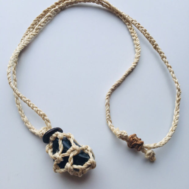 光宿るスペクトロライト御守ペンダント　-Luminous Spectrolite Amulet Pendant-