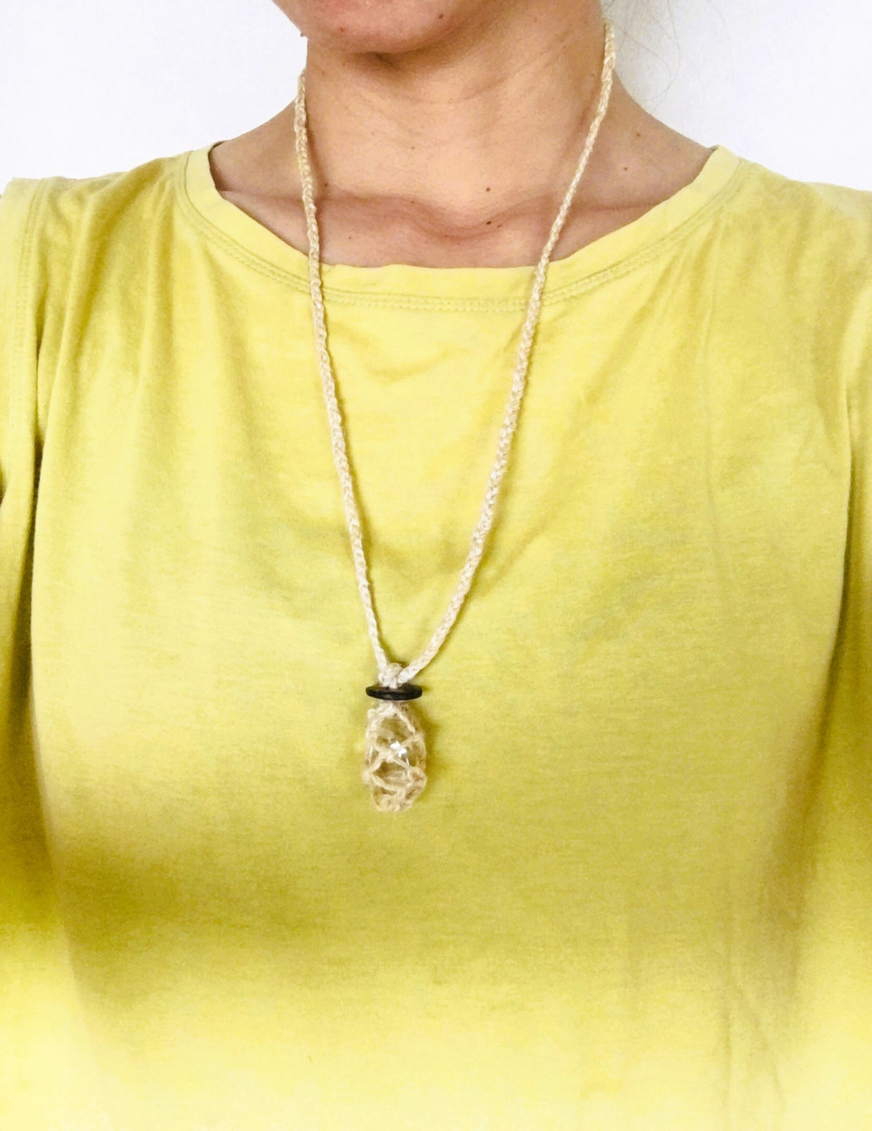 グレードAAAAAランクのヒマラヤ水晶と国産１００％精麻を使用したペンダント　-Pendant Crafted with AAAAA?Grade Himalayan Quartz & 100% Japanese Seima-