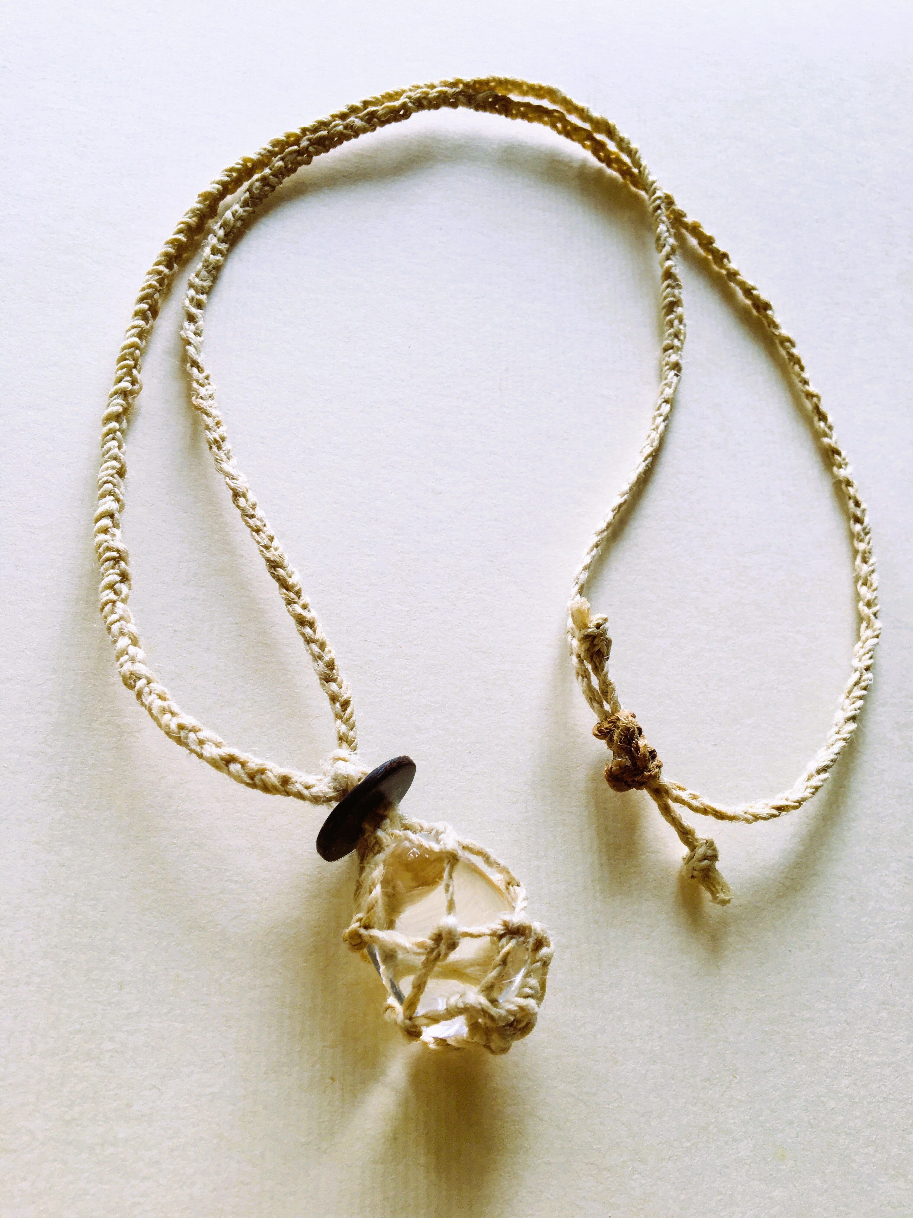 グレードAAAAAランクのヒマラヤ水晶と国産１００％精麻を使用したペンダント　-Pendant Crafted with AAAAA?Grade Himalayan Quartz & 100% Japanese Seima-